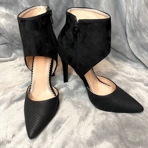JG Women’s Heels, With Ankle Cuff, Size 6.5, Never Worn